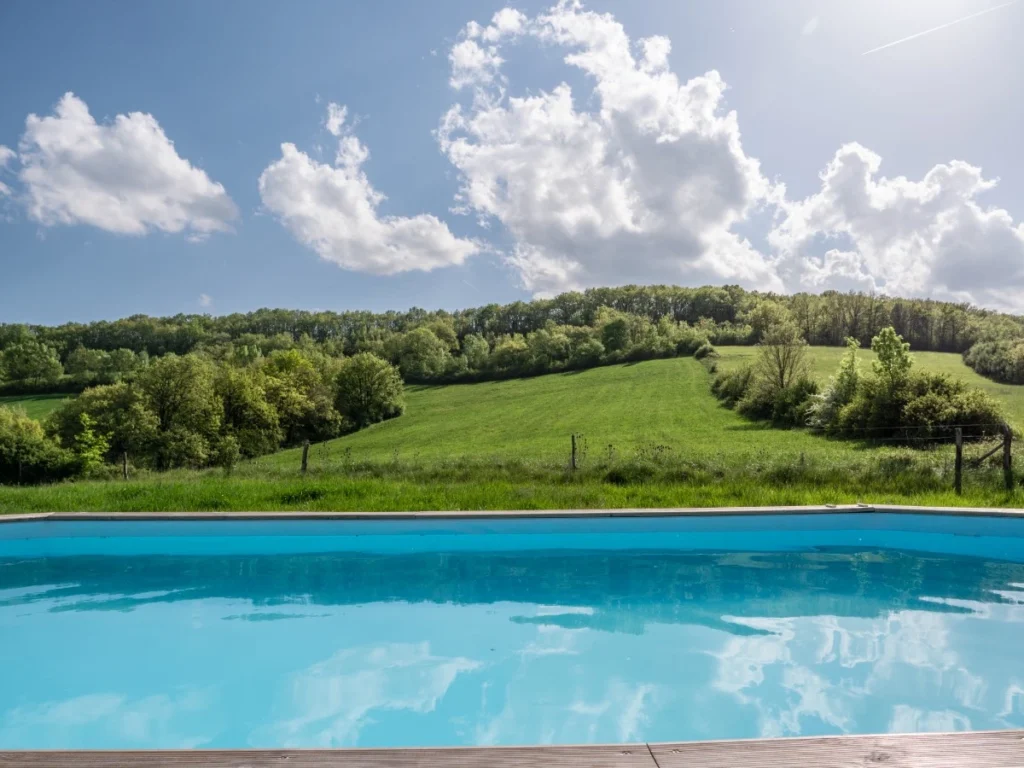 Piscine-le-suquet-gite-grande-capacité-tarn